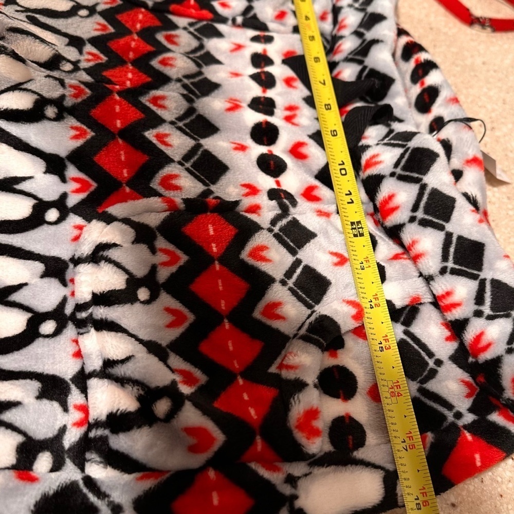 Vera Bradley Playful Penguins Red
& Gray Cozy Pants, Mini Hipster & Lug Tag Set - Picture 8 of 15